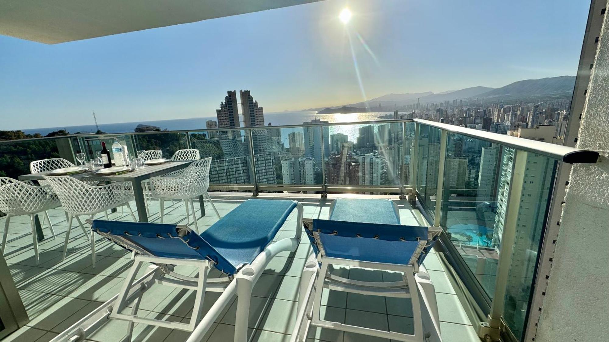 Highrise With Stunning Views From Private Balcony 85 Apartamento *