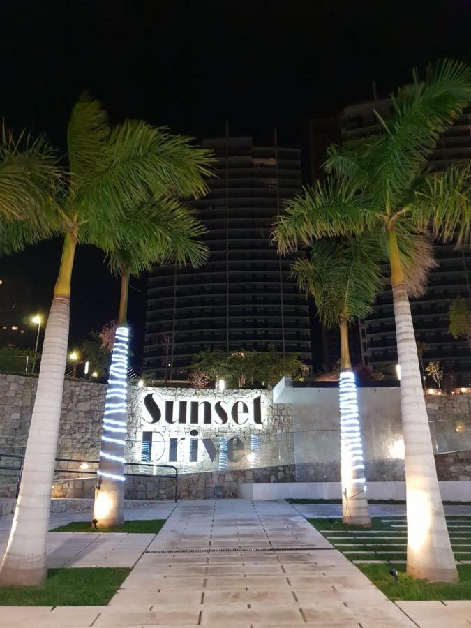 Sunset Drive Deluxe Apartamento *